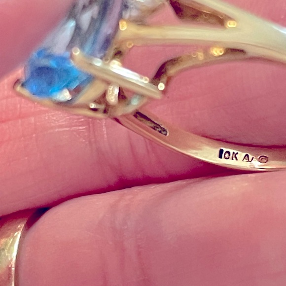 ❗️FINAL PRICE❗️Gorgeous Blue Topaz 10K Real Gold Ring - Picture 7 of 10